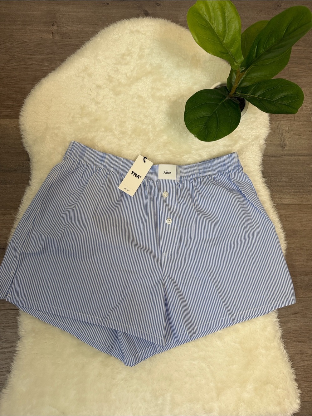NWT Aritzia TNA High-Waist Shorts - Picture 6 of 10